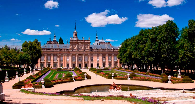 Palacio Real de La Granja de San Ildefonso - 74 km